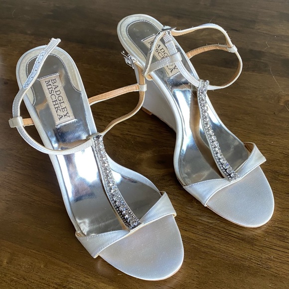 Badgely Mischka Wedding Bridal Shoe 8M Satin - Picture 1 of 8
